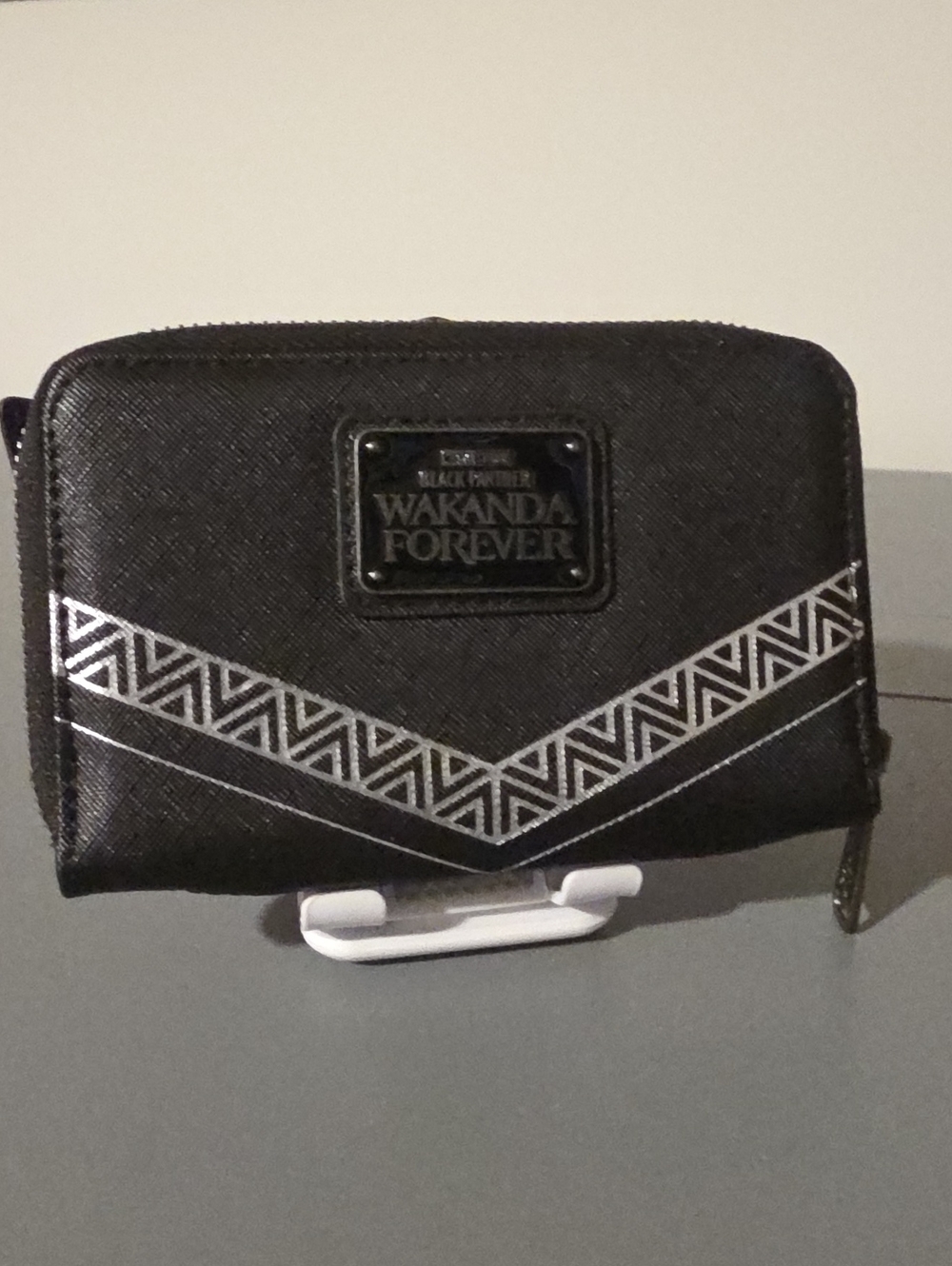 LOUNGEFLY Black Panther "Wakanda Forever" Black Zip Wallet - Picture 1 of 8